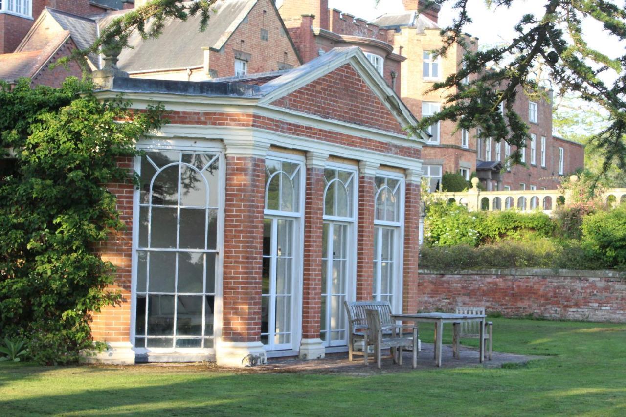 Henley Hall, Лъдлоу Екстериор снимка