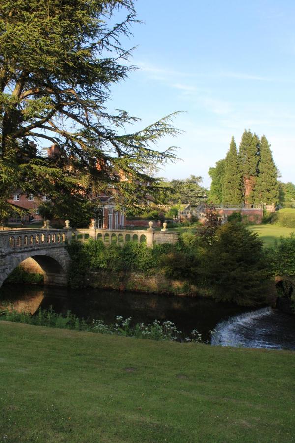 Henley Hall, Лъдлоу Екстериор снимка